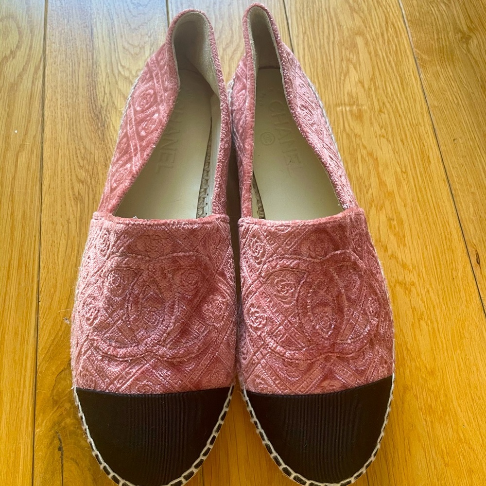 Chanel camellia velvet grosgrain espadrilles. Brand new w/ shoe bag no box. 39